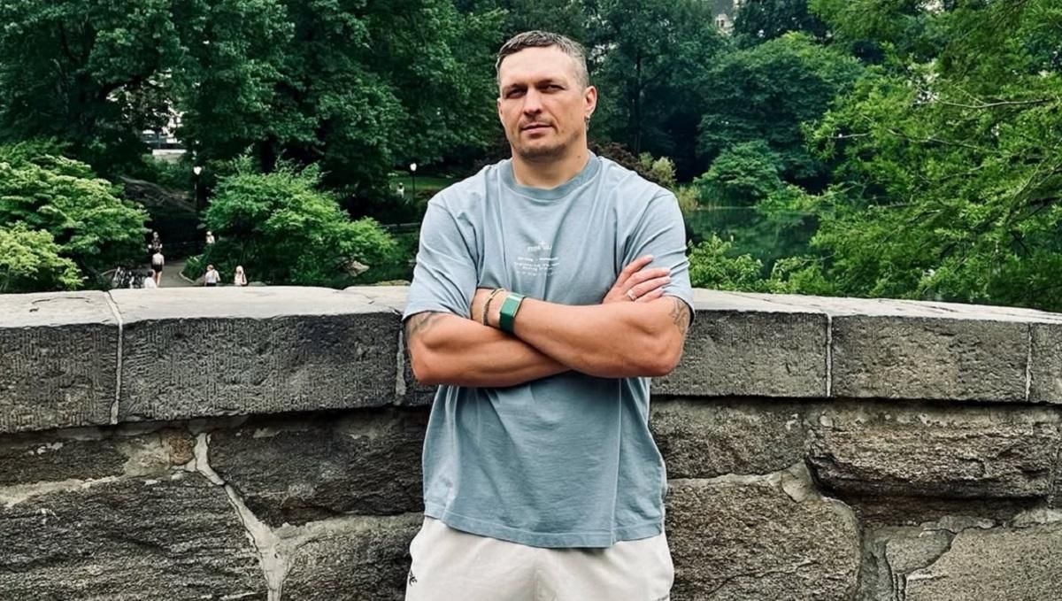 Усик зустрівся зі своїм футбольним кумиром на фіналі ЧС-2026 – за кого вболівав українець (ВІДЕО)