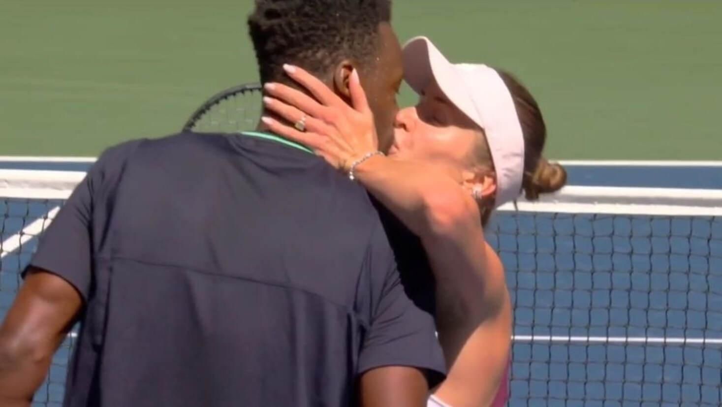 Світоліна палко зацілувала Монфіса після спільної перемоги на US Open і підірвала мережу (ВІДЕО)