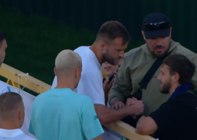 Ярмоленко і гравці Динамо провели розмову з фанатами після поразки від Буковини – чим все завершилося