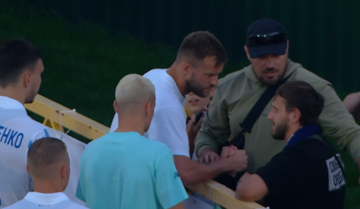 Ярмоленко і гравці Динамо провели розмову з фанатами після поразки від Буковини – чим все завершилося