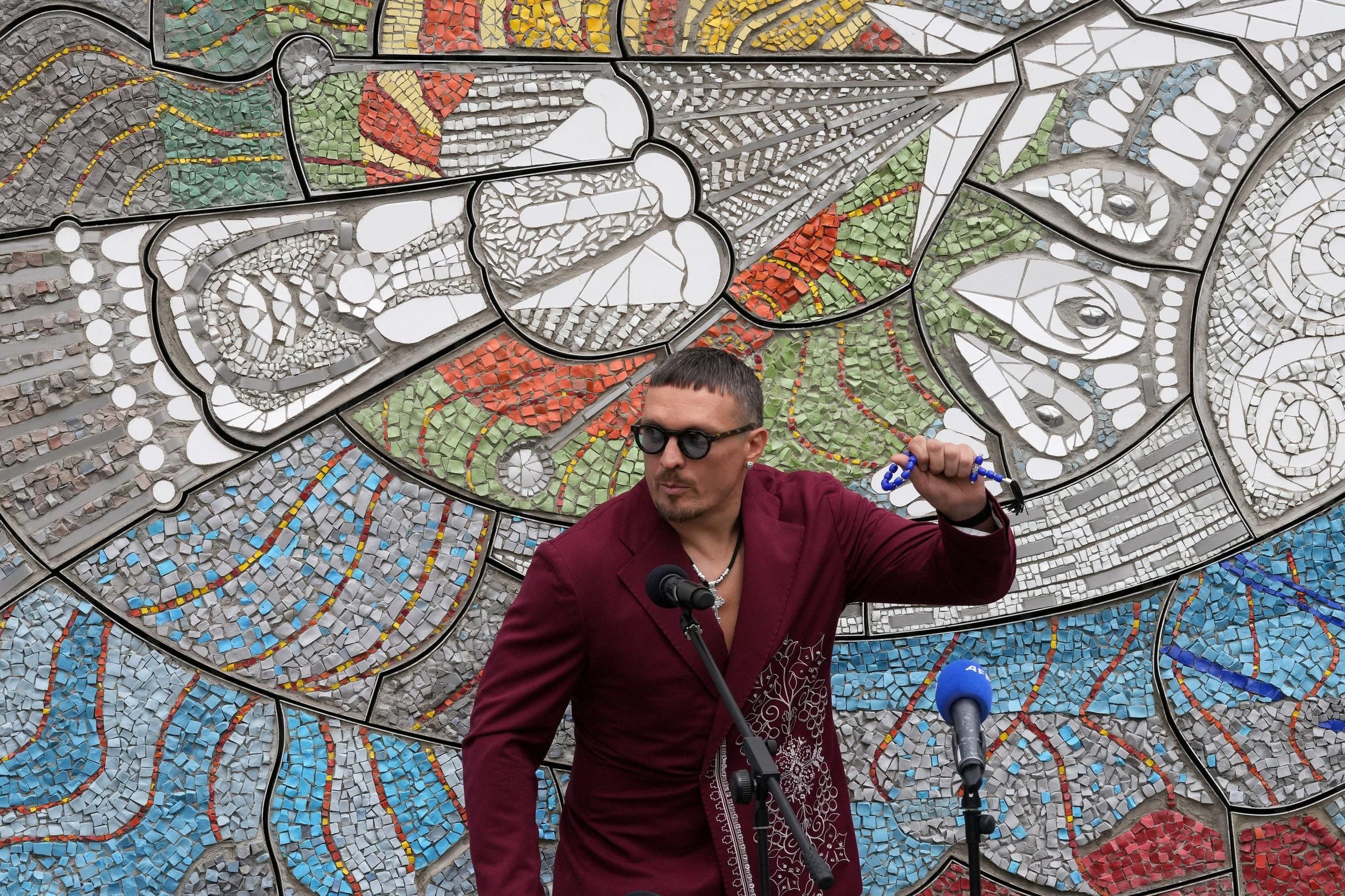 Усик кардинально змінив імідж перед важливою подією – таким чемпіона ще не бачили